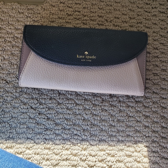 Kate Spade wallet - Picture 1 of 3